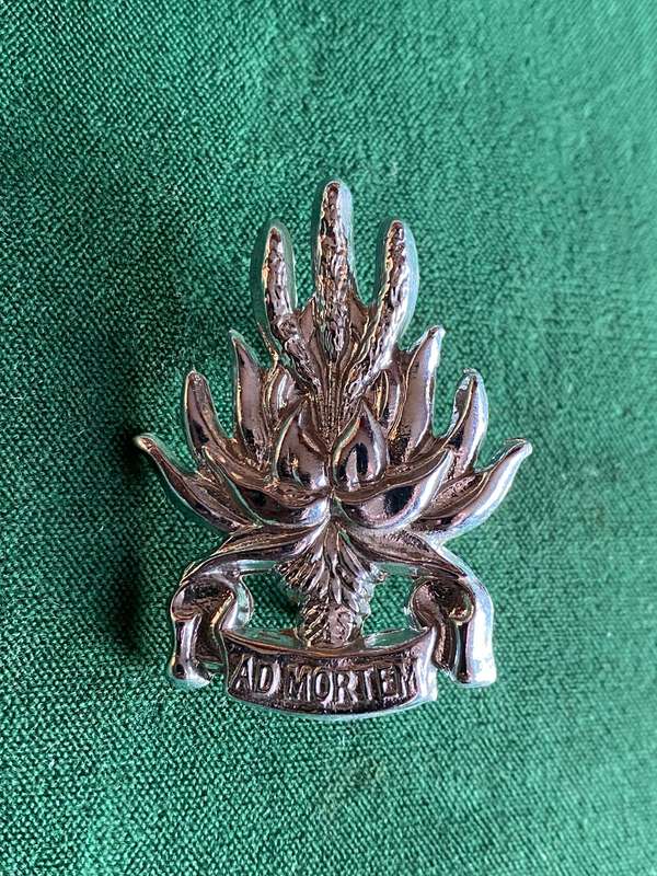 REGT. PIET RETIEF CAP BADGE-WORN POST 1976-CHROME- 2 LUGS