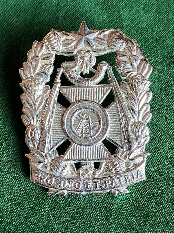WITWATERSRAND RIFLES CHROME KILMARNOCK AND GLEN GARRY BADGE-WORN FROM 1970'S-LUGS COMPLETE