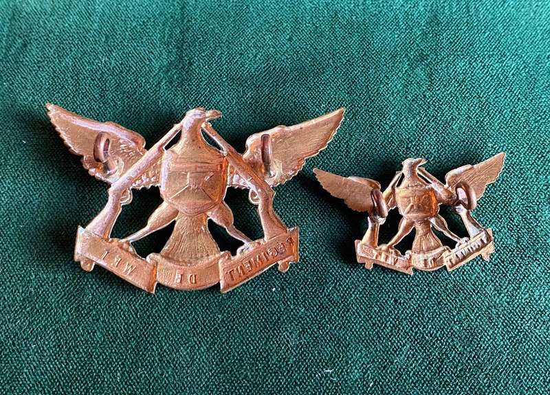 REGIMENT DE WET CAP AND COLLAR-WORN FROM 1967-GILT -LUGS INTACT