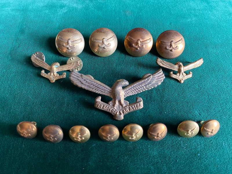 SAAF GILDING METAL CAP,COLLARS AND 12 BUTTONS -SOLD TOGETHER-WORN POST 1959