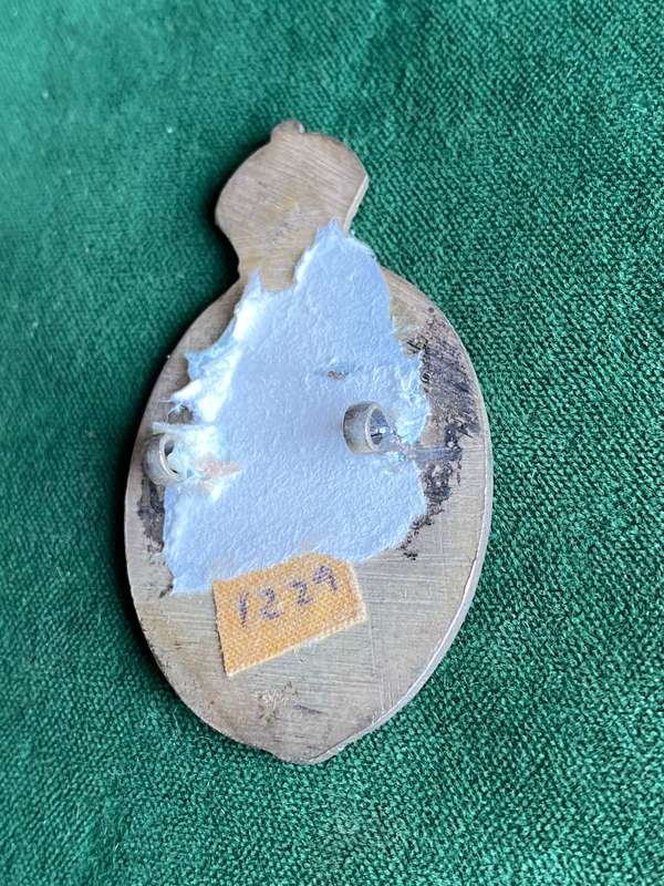 SA CORPS OF SIGNALS WHITE METAL UNOFFICIAL CAP BADGE-WORN WW2- 2 LUGS