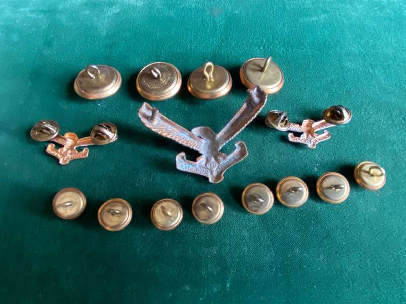 SA AIR FORCE GILDING METAL CAP,COLLARS AND 12 BUTTONS-SOLD TOGETHER-WORN POST 1959