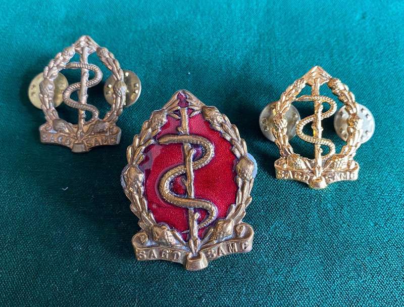 SA MEDICAL CORPS,GILDING METAL CAP AND COLLARS-WORN FORM 1959-1979-LUGS + PINS COMPLETE