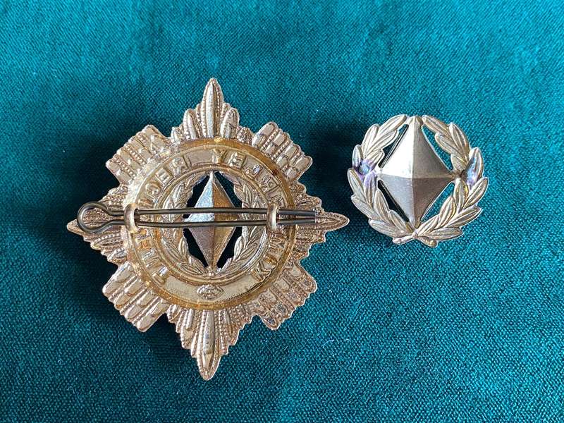 KIMBERLEY REGT. GILT CAP AND BI/METAL COLLAR-WORN POST 1946-LUGS + PINS INTACT