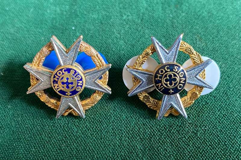 CHAPLAINS,BI/METAL COLLAR BADGE PAIR-WORN SINCE 1959-PINS INTACT