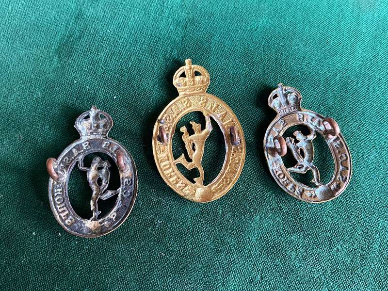 SA  CORPS OF SIGNALS BRASS CAP AND COLLARS