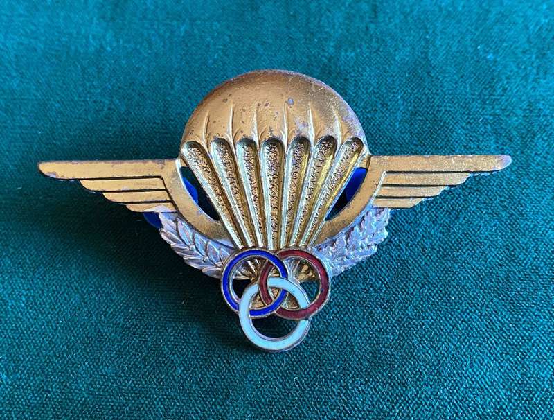 FRANCE INSTRUCTORS PARACHUTE WING-DRAGO MAKERS STAMP - 2 PINS