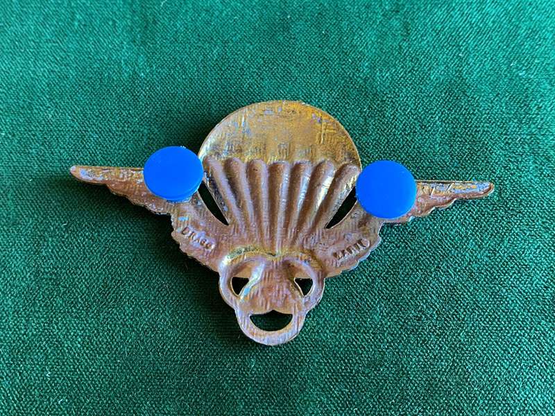 FRANCE INSTRUCTORS PARACHUTE WING-DRAGO MAKERS STAMP - 2 PINS