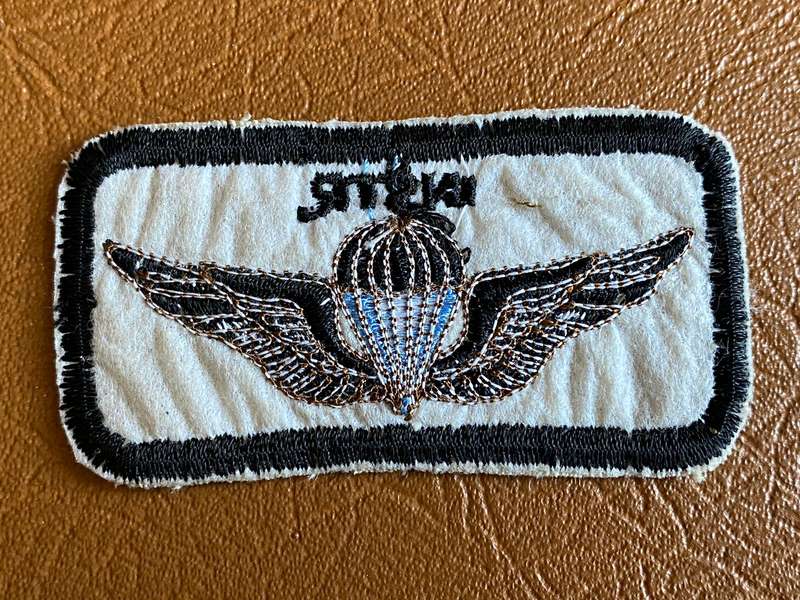 SWA PARACHUTE BATTALION INSTRUCTOR WING-LIGHT BROWN,BACKING VARIANT