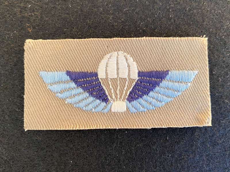 EARLY AUSTRALIAN PARA S.A.S. WING -1980'S