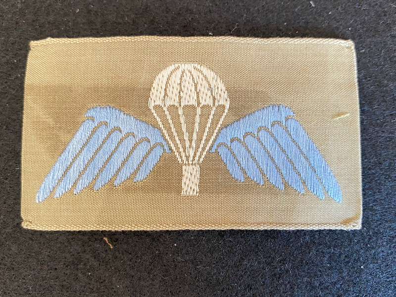 AUSTRALIAN ARMY PARACHUTE WINGS FOR SUMMER DRESS-1980'S