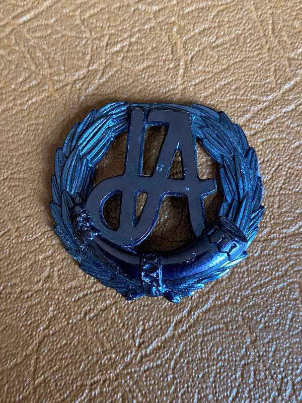 RHODESIAN INTAF. SENIOR WARRANT OFFICER CAP BADGE-1976-80- NO LUGS