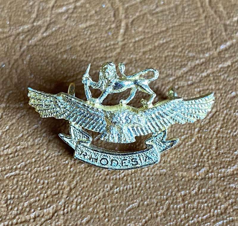 RHODESIAN AIR FORCE LADIES CAP BADGE-ANODISED 1970-80- 2 LUGS