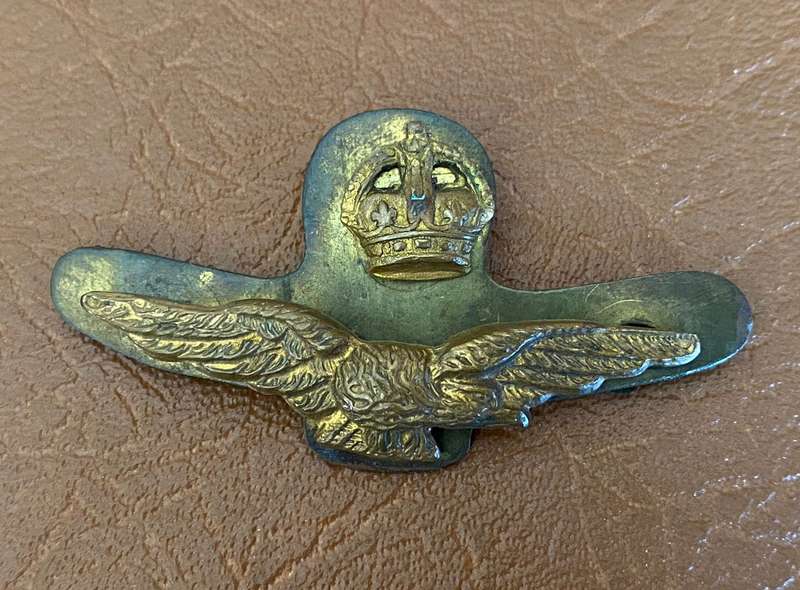 ROYAL RHODESIAN AIR FORCE GILT SIDE CAP BADGE-WW2- 3 LUGS