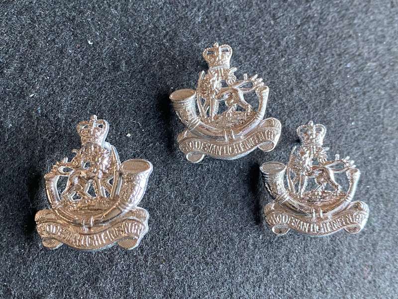 RHODESIAN LIGHT INFANTRY ANODISED CAP AND COLLARS-WORN 1964-72-LUGS INTACT
