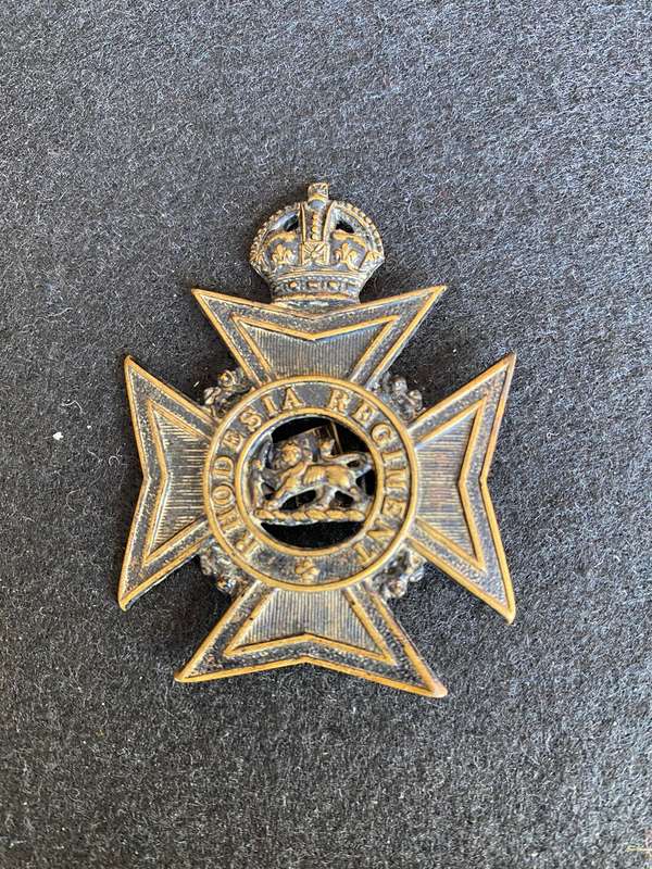 RHODESIA REGIMENT K/C BLACK METAL HELMET BADGE-WORN 1927-1947