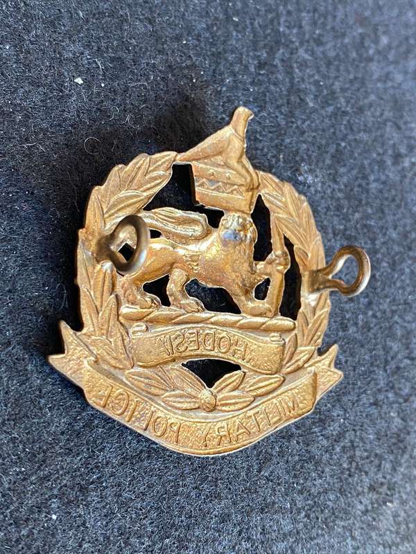 RHODESIA CORPS OF MILITARY POLICE BRASS CAP BADGE-WORN 1970-80- 2 LUGS