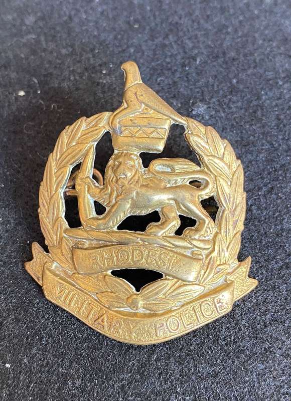 RHODESIA CORPS OF MILITARY POLICE BRASS CAP BADGE-WORN 1970-80- 2 LUGS