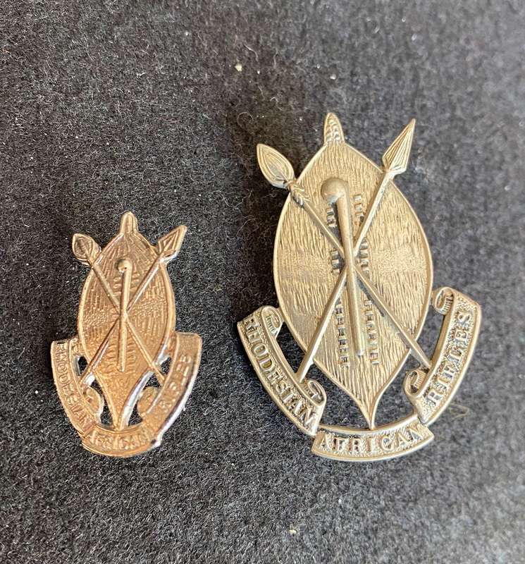RHODESIAN AFRICAN RIFLES CAP( FIRMIN LONDON) AND ONE COLLAR-LUGS COMPLETE