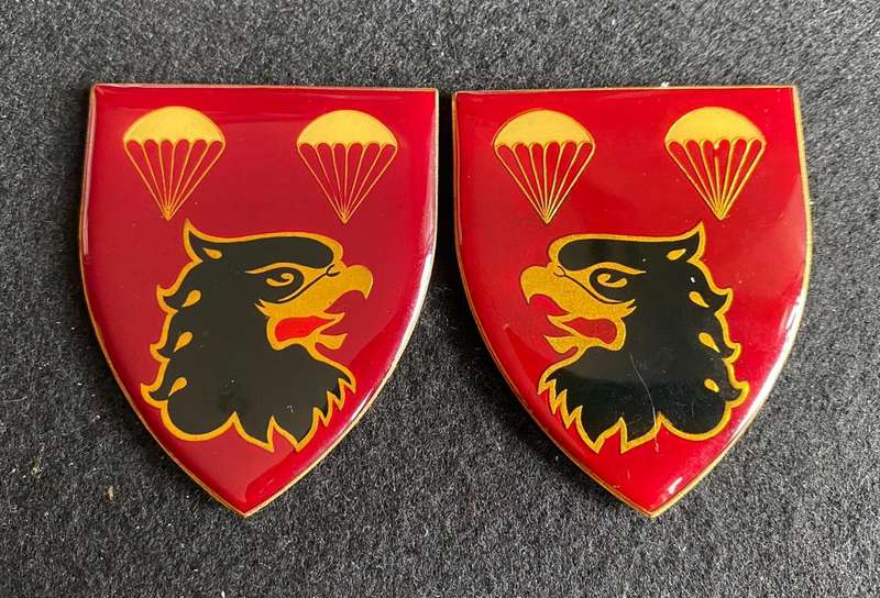 2 PARACHUTE BATTALION,PAIR OF FLASHES - NO PINS