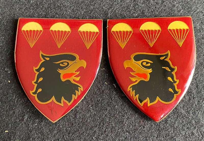 3 PARACHUTE BATTALION PAIR OF FLASHES- 2ND ISSUE-DARK MAROON- NO PINS