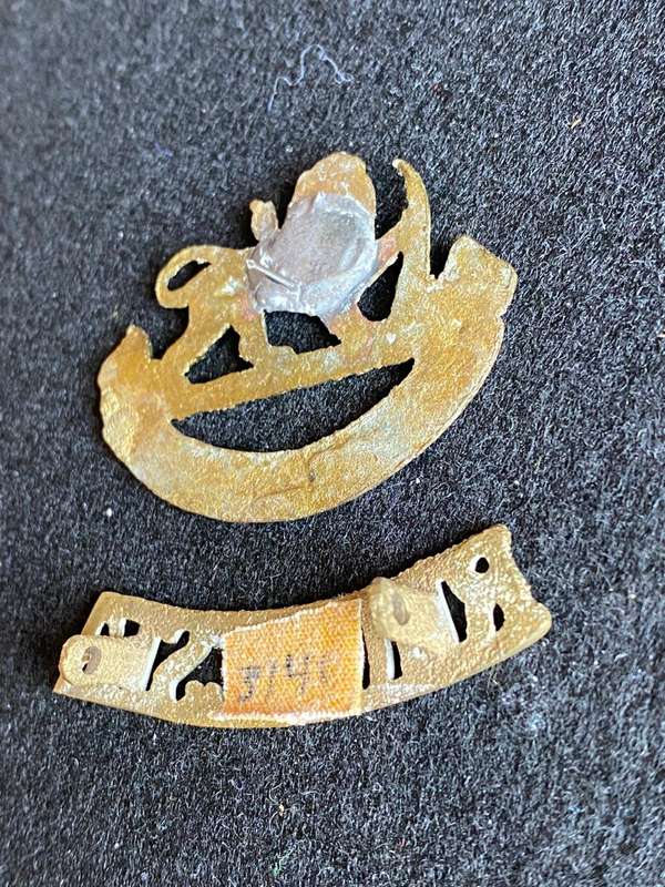 SOUTHERN RHODESIA BRASS CAP AND ONE TITLE-WORN FROM 1940-56- NO LUGS ON CAP