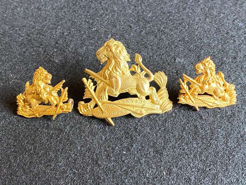 RHODESIA BSAP HELMET BADGE AND 2 COLLARS-WORN 1949-1971-LUGS INTACT