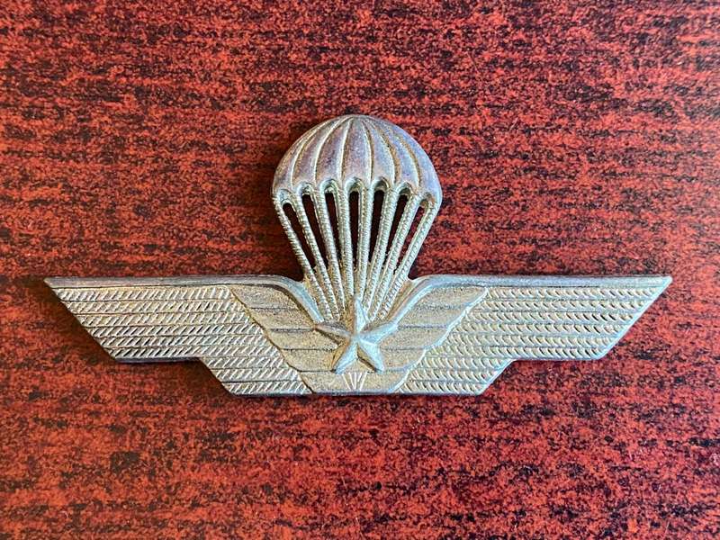 ITALIAN PARA BADGE FOR FORMAL DRESS 1980'S- NO LUGS