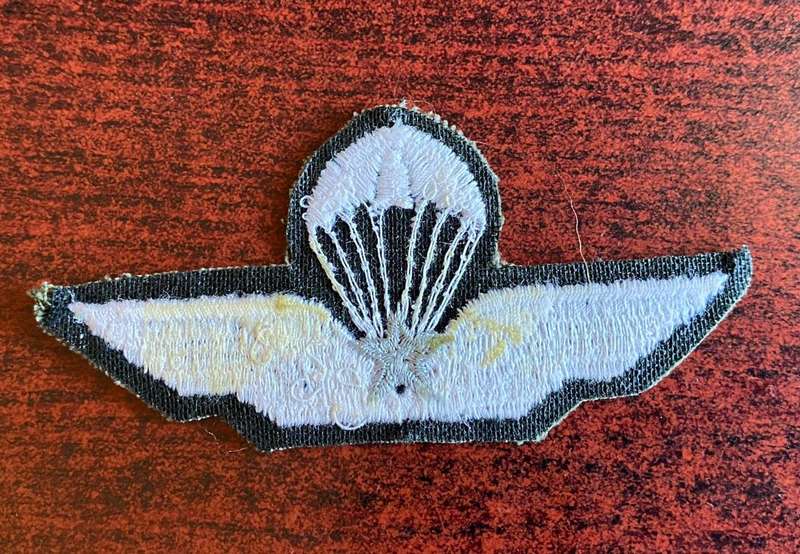 ITALIAN CLOTH PARA BADGE