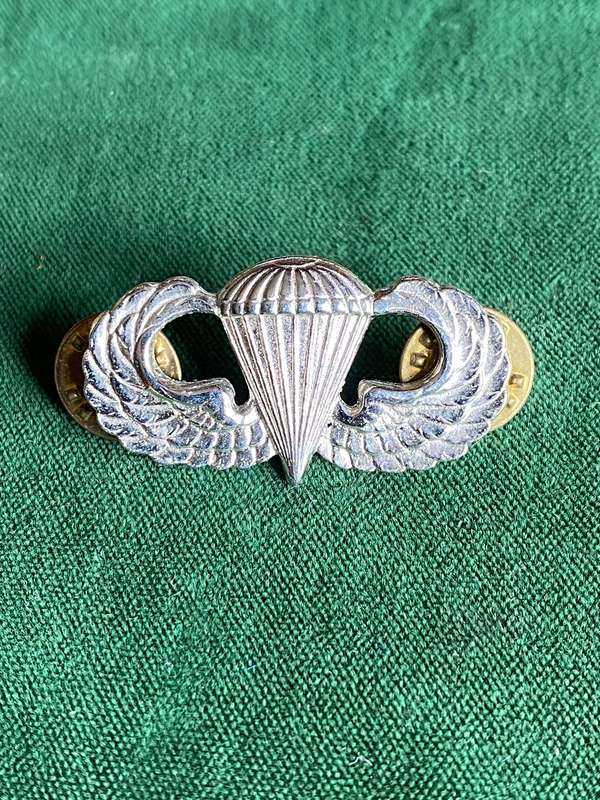 USA CHROME,BASIC PARA BADGE- 2 PINS