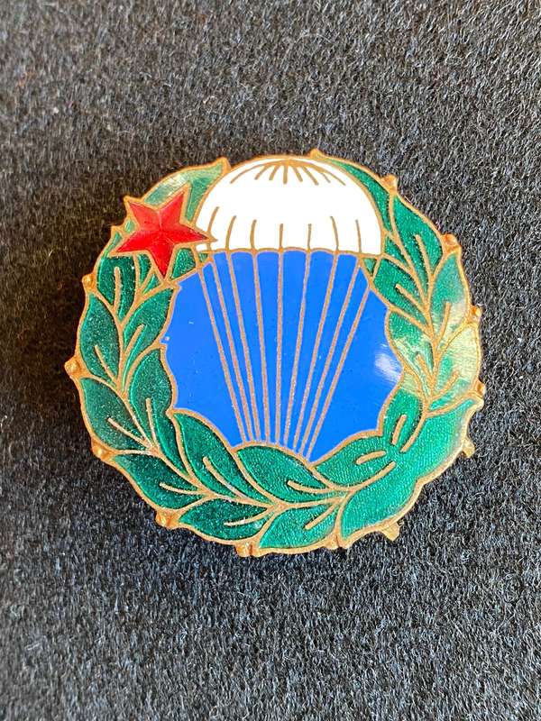 HUNGARY BASIC PARACHUTIST BADGE