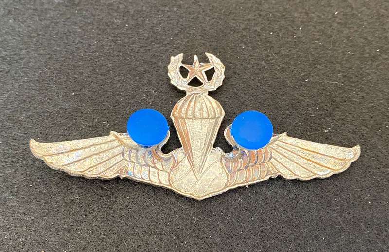THAILAND MASTER,PARA WING- 2 PINS