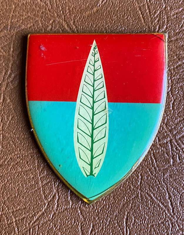 10 ARTILLERY DEFENCE SCHOOL AHITE LEAF TYPE FLASH- 1ST ISSUE- NO PINS
