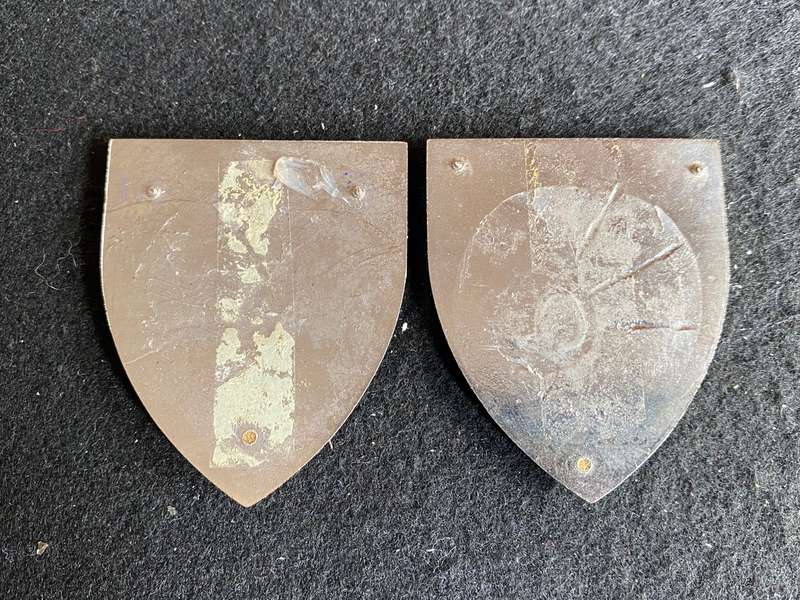 SCHOOL OF SIGNALS SILVER TYPE OF FLASHES-2ND ISSUE - NO PINS