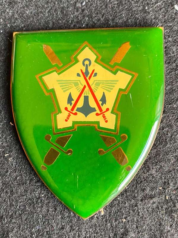 CHIEF OF THE SADF WHITE CENTRE TYPE FLASH-NO PINS-OWEN NO F 475