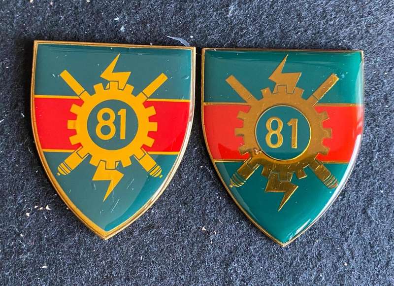 81 T STORES DEPOT-YELLOW AND GOLD FLASHES-SOLD TOGETHER- NO PINS