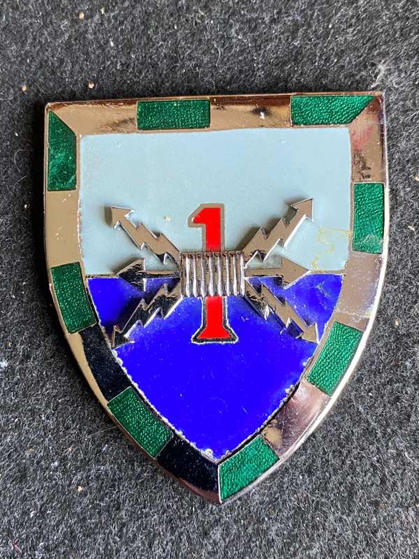 1 SIGNAL REGT. -ENAMEL,CHROME AND GREEN TYPE FLASH- 2ND ISSUE- NO PINS-OWEN NO F 434