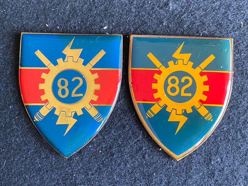 82 T STORES DEPOT-YELLOW AND GOLD FLASHES-SOLD TOGETHER- NO PINS