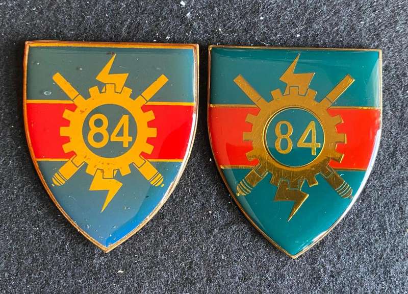 84 T STORES DEPOT,YELLOW AND GOLD FLASHES-SOLD TOGETHER- NO PINS