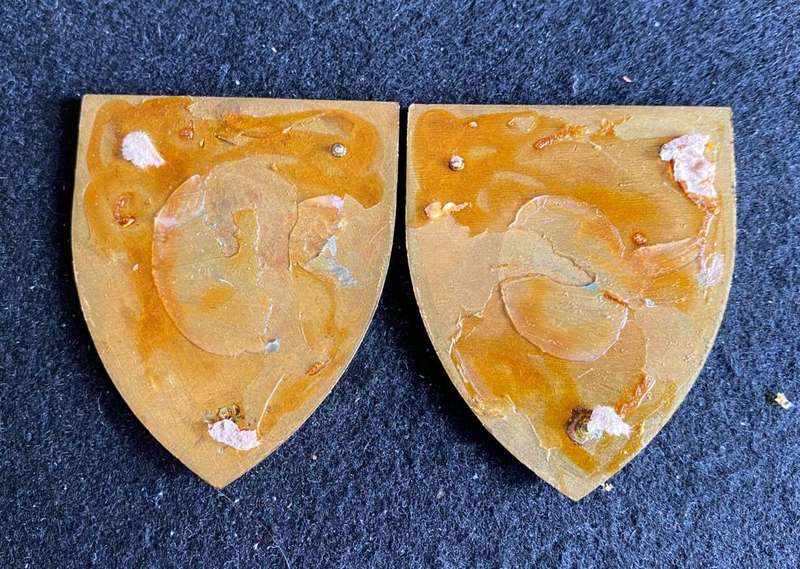 2 SIGNAL REGT. WHITE TYPE FLASH PAIR- NO PINS