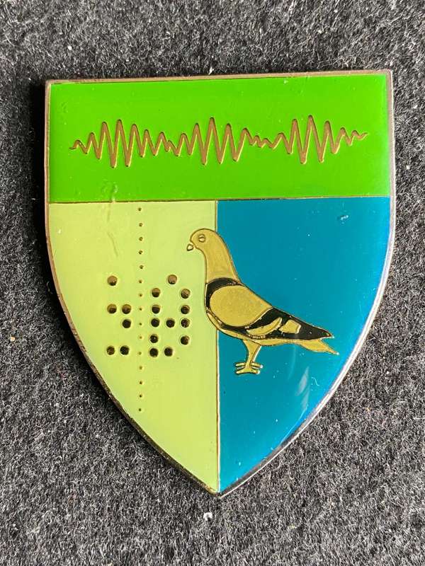2 SIGNAL REGT. FLASH-ERROR TYPE BLUE ON RIGHT-OWENNO F 747