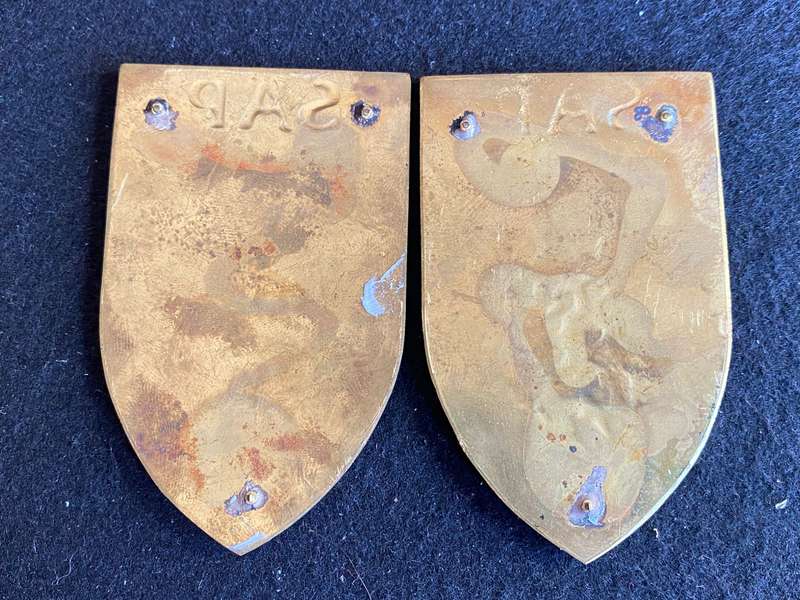POLICE DOG UNIT FLASH PAIR- OWEN NO F 1041 AND F 1042- NO PINS