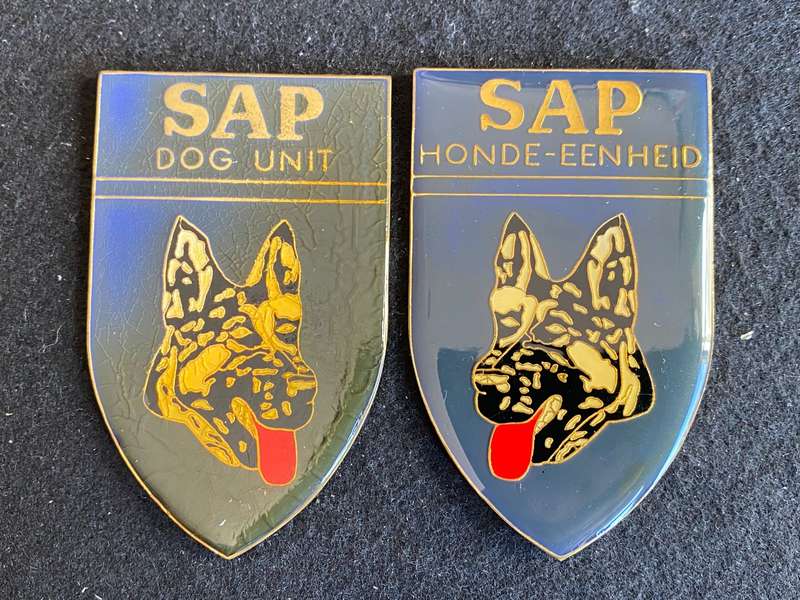 POLICE DOG UNIT FLASH PAIR- OWEN NO F 1041 AND F 1042- NO PINS