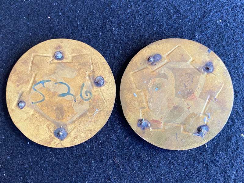 LIONSHEAD COMMANDO,FLASH PAIR-LARGE LIONS HEAD-1ST ISSUE- NO PINS- NO F1035 AND F1036 IN OWEN