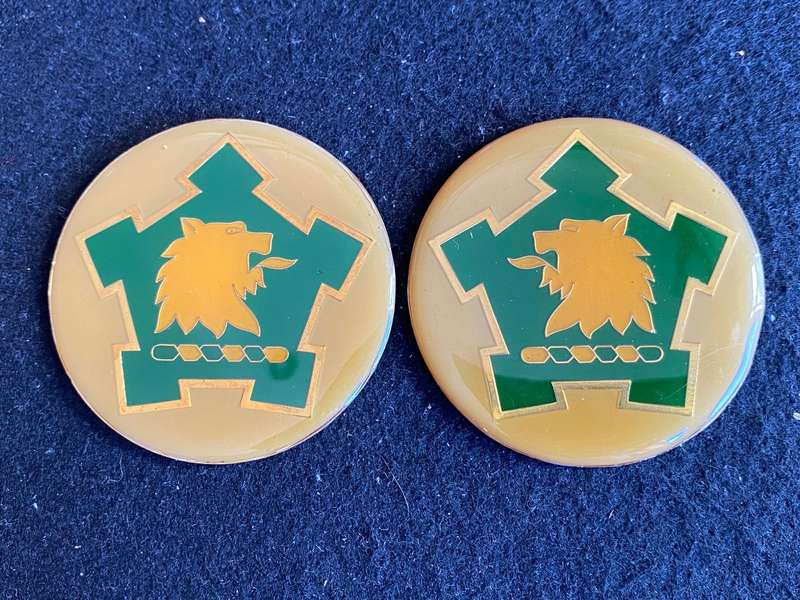LIONSHEAD COMMANDO,FLASH PAIR-LARGE LIONS HEAD-1ST ISSUE- NO PINS- NO F1035 AND F1036 IN OWEN