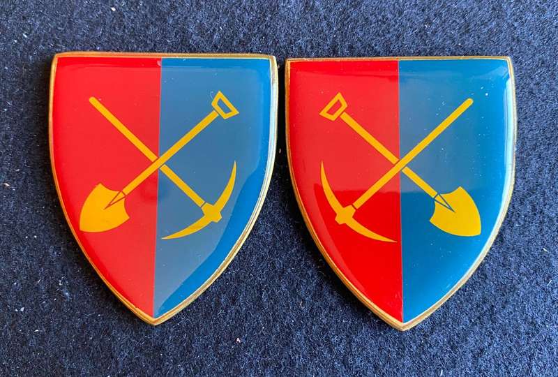 N.WEST COMMAND WORKSHOP YELLOW TYPE FLASH PAIR- 1 ST ISSUE- NO PINS