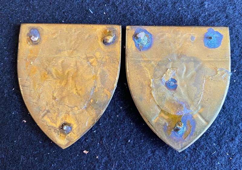 SOUTHERN CAPE COMMAND-GOLD BUCKS HEAD AND DARK GREEN TOP TYPE-OWEN NO F 385/386- NO PINS