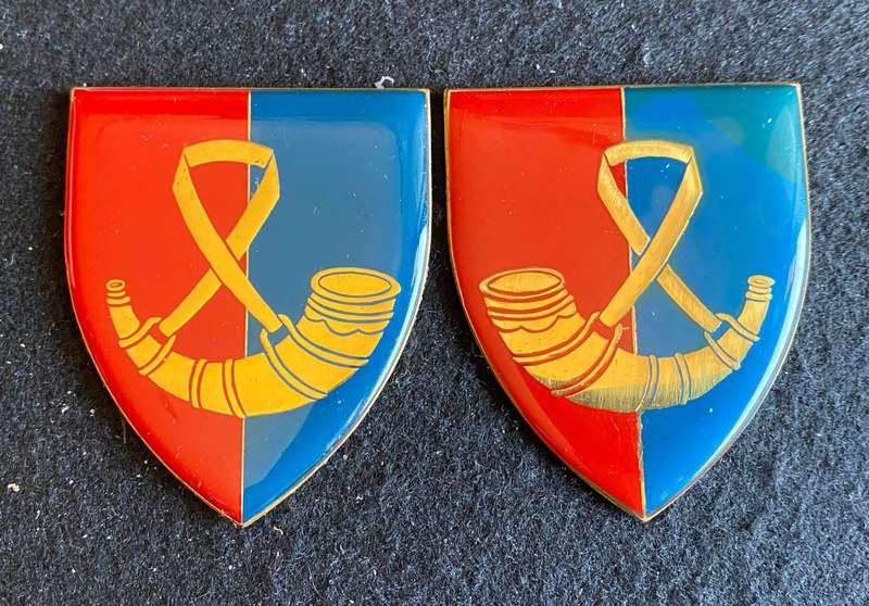 OFS COMMAND WORKSHOP-GOLD TYPE FLASH PAIR- 2ND ISSUE- NO PINS
