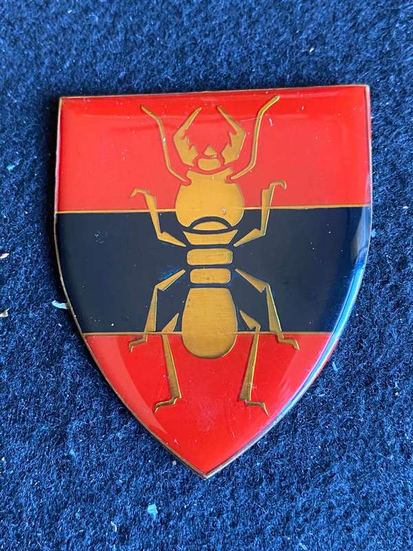 1 CONSTRUCTION REGT. -RED TYPE- 1ST ISSUE FLASH- NO PINS