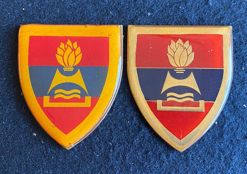 2 FIELD ENGINEER REGT.-YELLOW AND GOLD TYPE FLASHES-SOLD TOGETHER- NO PINS